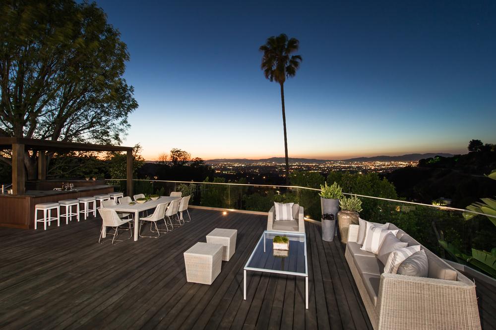 Mila Kunis has sold her Hollywood Hills Home for $3,99 Million 6