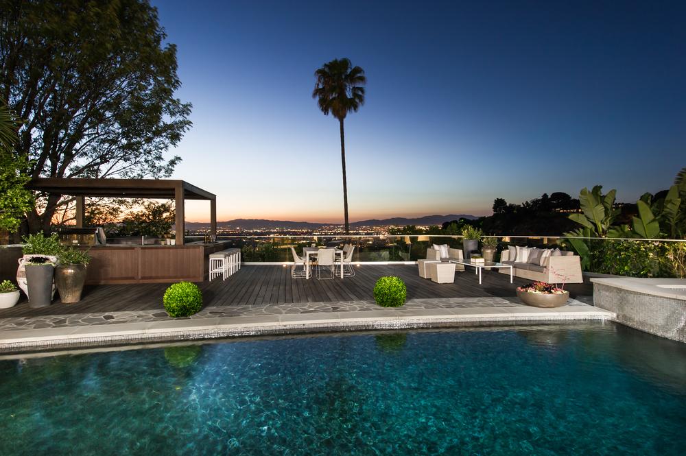 Mila Kunis has sold her Hollywood Hills Home for $3,99 Million 8