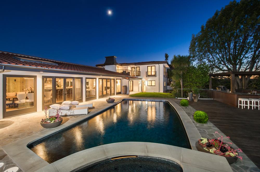 Mila Kunis has sold her Hollywood Hills Home for $3,99 Million 1