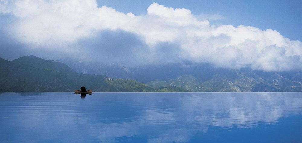 10-Spectacular-Infinity-Pools-05