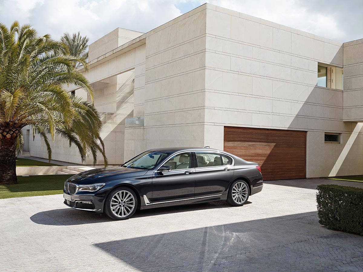 Luxurious Driving: The new BMW 7 Series 4