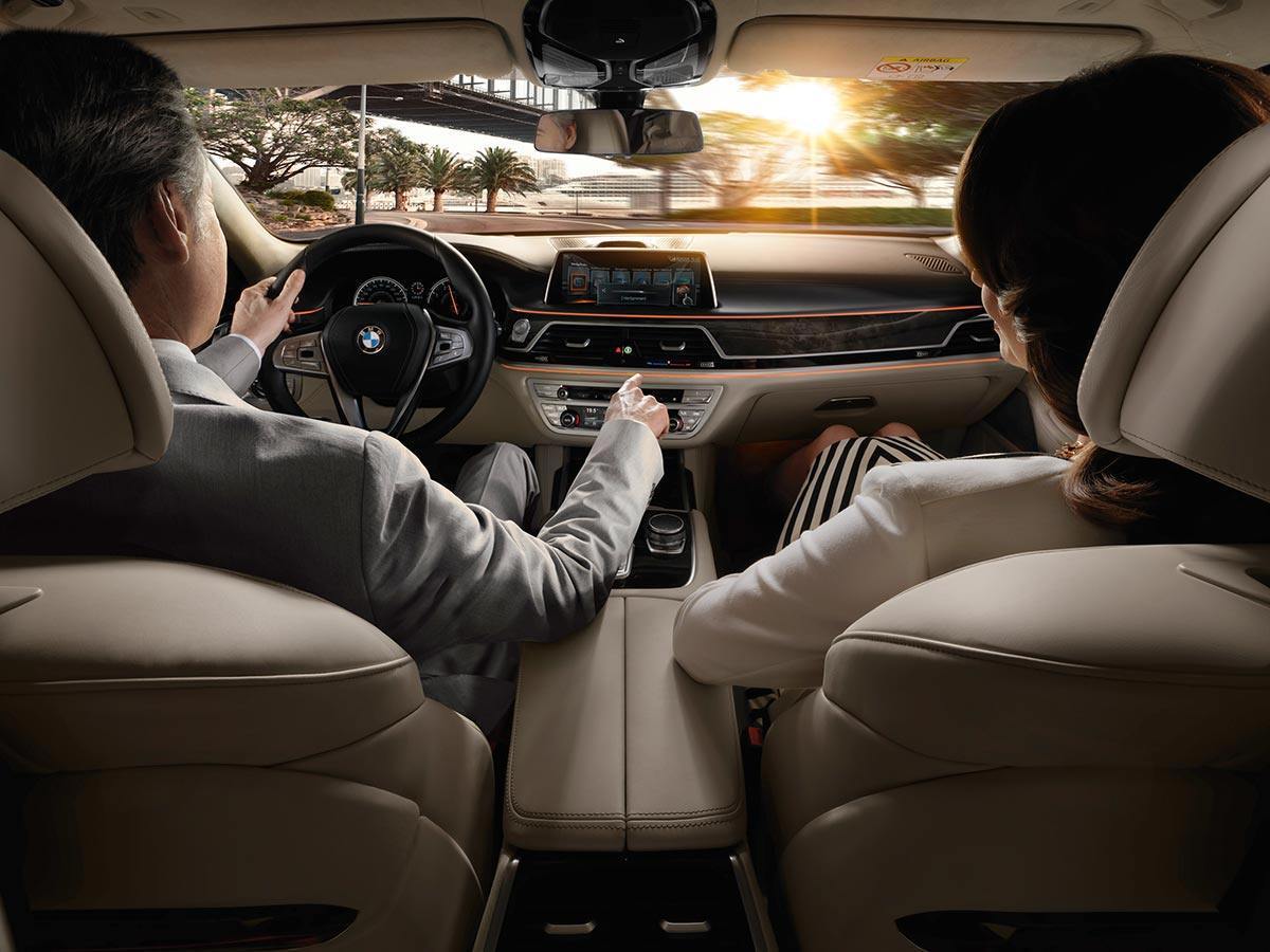 Luxurious Driving: The new BMW 7 Series 14
