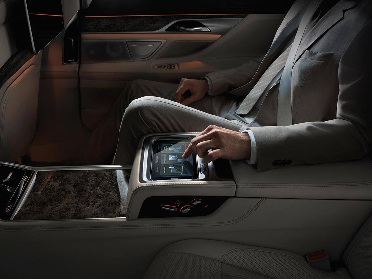 Luxurious Driving: The new BMW 7 Series 17