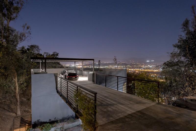 Original Roof Car Park Defining Contemporary Residence in LA 3