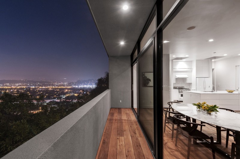 Original Roof Car Park Defining Contemporary Residence in LA 4