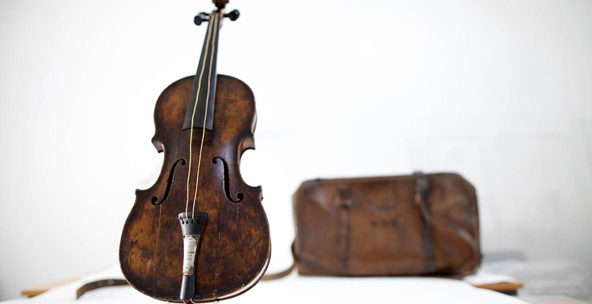 Violine von der Titanic für $1.6 Millionen versteigert