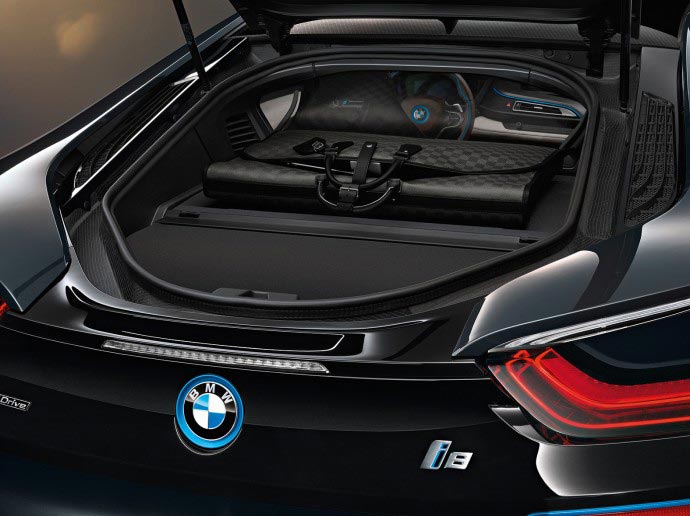Louis Vuitton creates Exclusive Travel Bags for the BMW i8 4