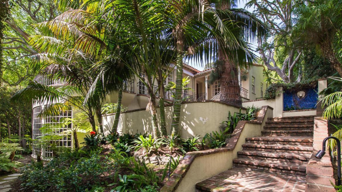 Jodie Foster’s Hollywood Hills Home Sold For $5,75 Million Dollar 1