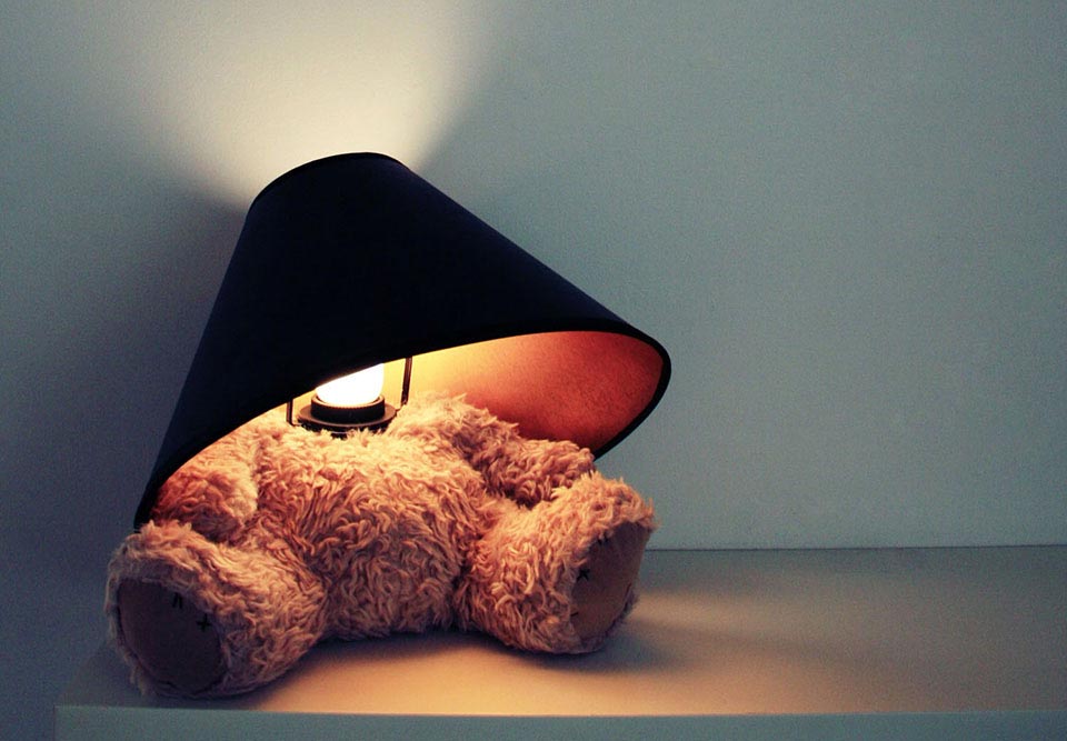 Teddybär-Lampe: Er sitzt ganz ruhig auf deinem Nachttisch 1