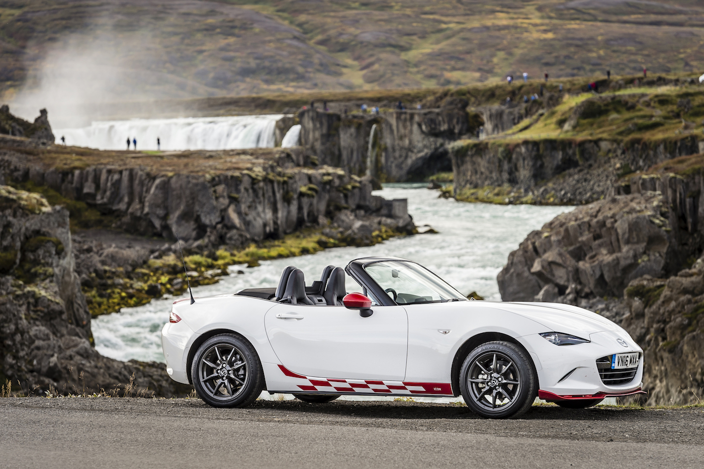 Im Cabrio über Island: Der neue Mazda MX-5 11
