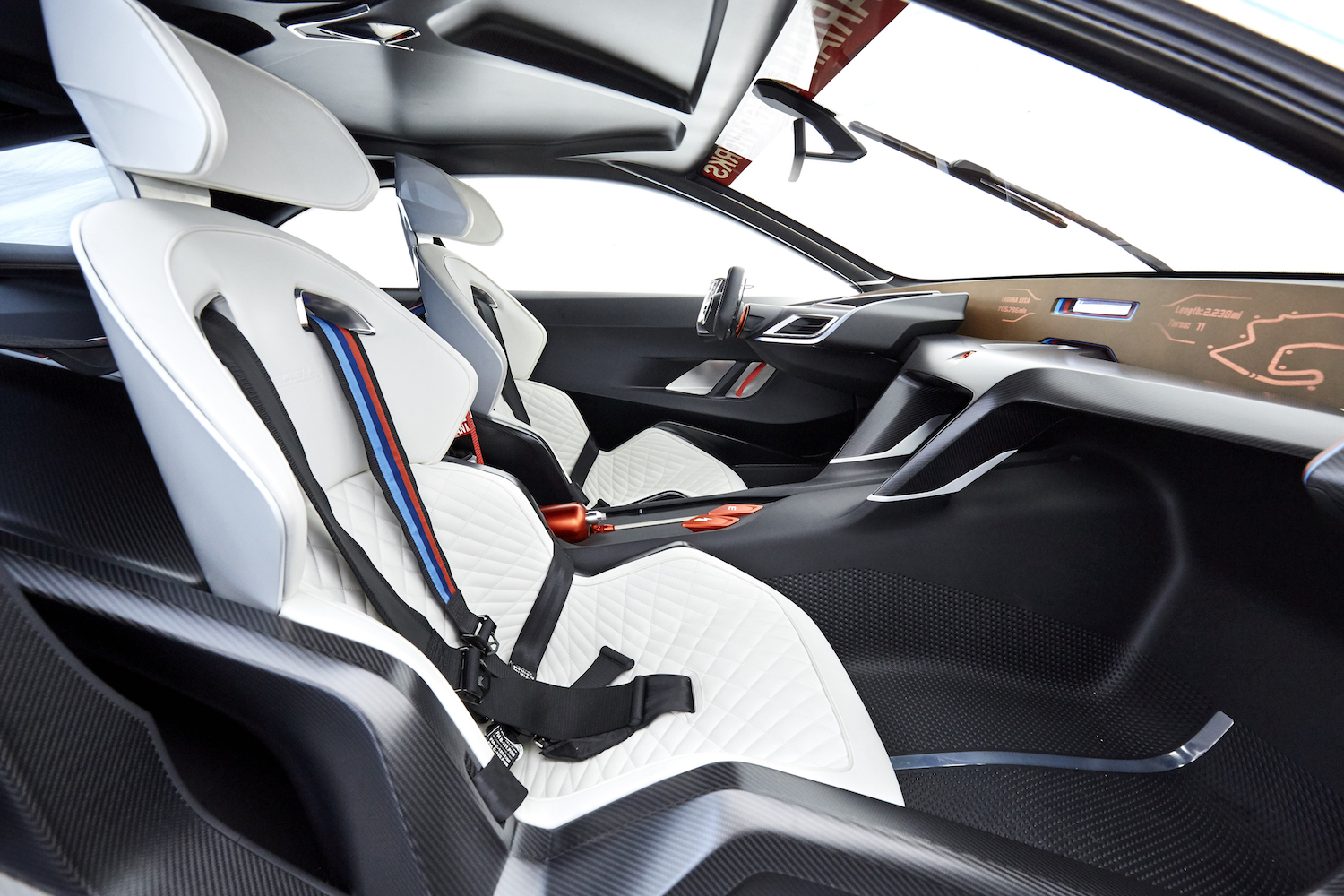 Die Vernetzung von Fahrer und Fahrzeug: <br>Der BMW 3.0 CSL Hommage R. 5