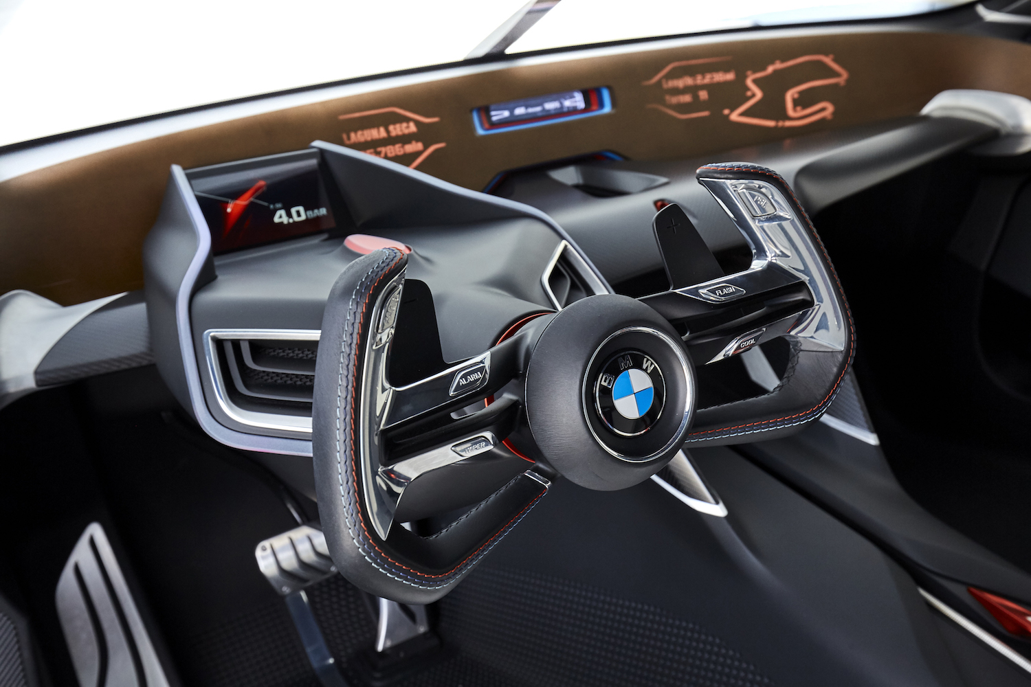 Die Vernetzung von Fahrer und Fahrzeug: <br>Der BMW 3.0 CSL Hommage R. 4