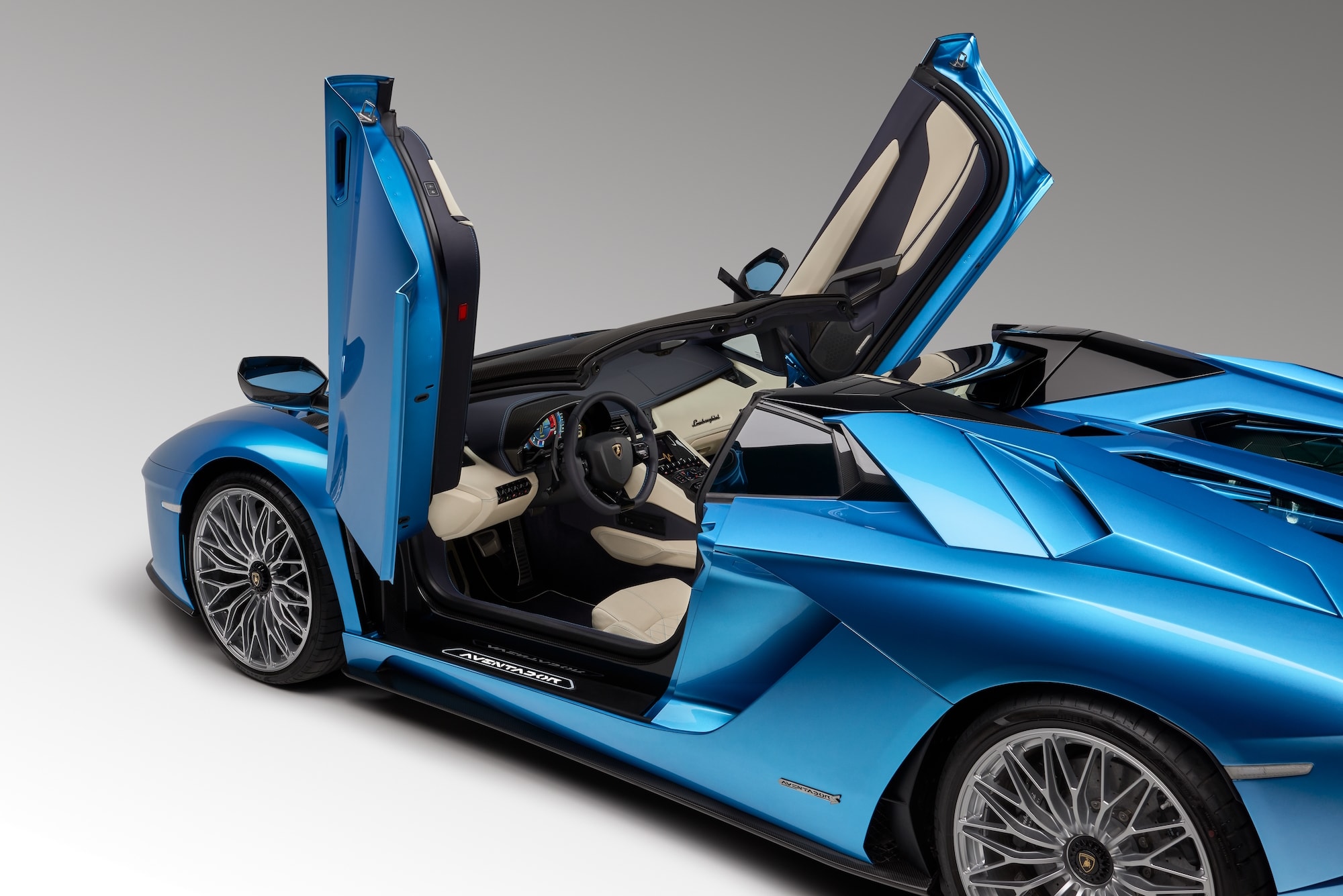 Wohlbedacht: Lamborghini präsentiert neuen Aventador S Roadster 12