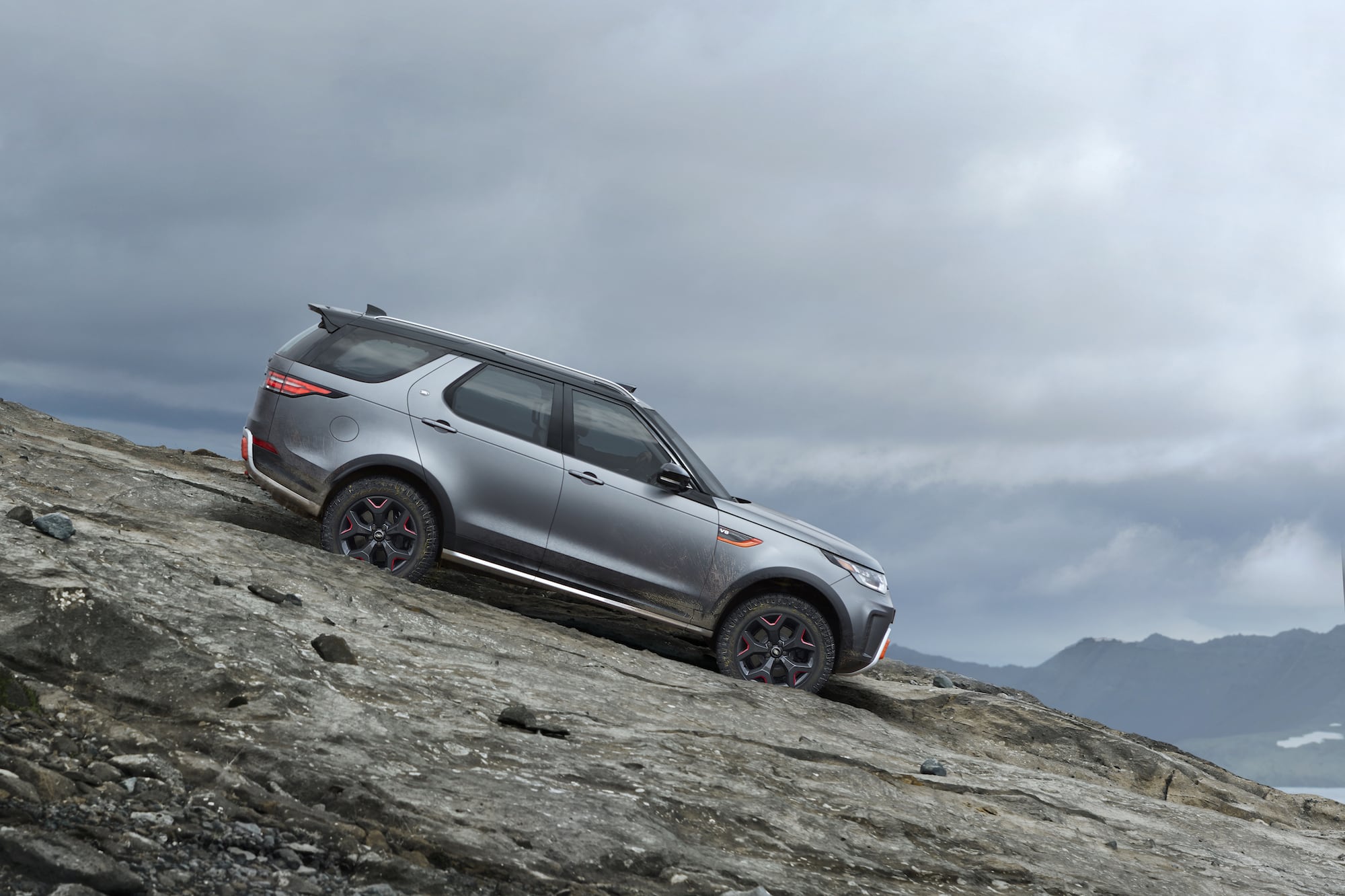 Mehr als nur ein SUV: Der neue Land Rover Discovery SVX 13