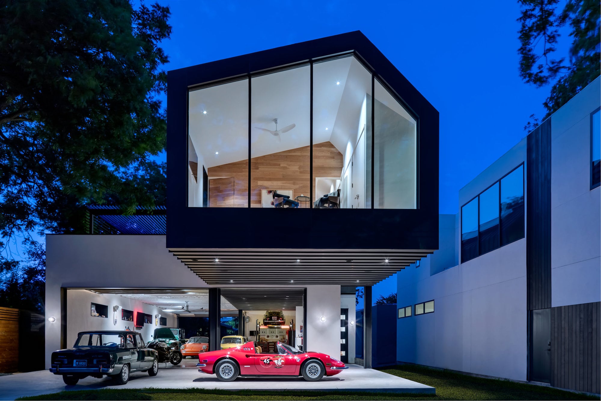 Der Traum eines jeden Autoliebhabers: Das Autohaus von MF Architecture 2