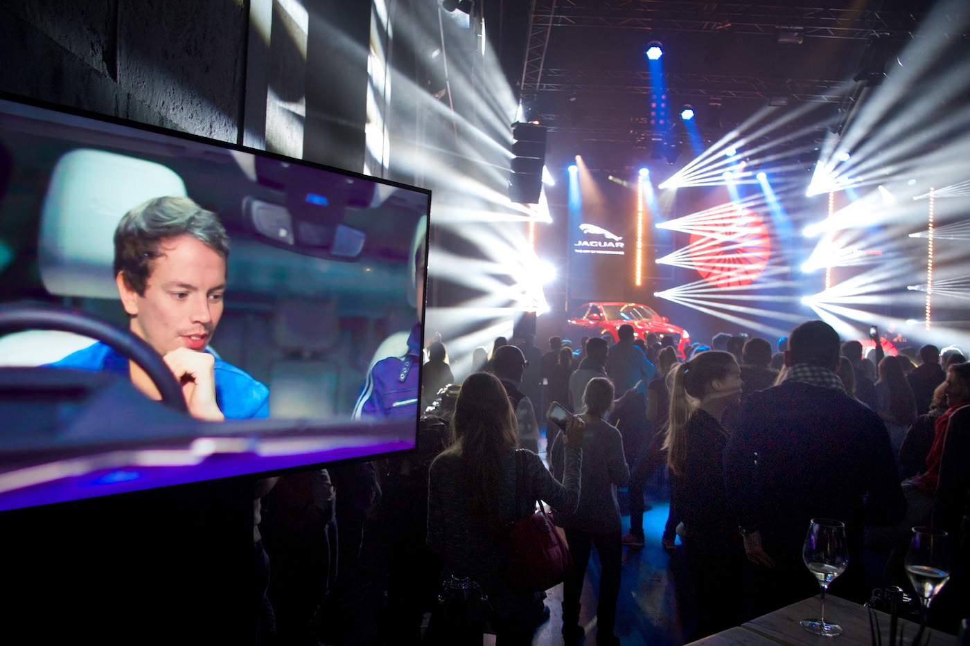 Star-DJ Alle Farben begeistert 500 Gäste beim exklusiven E-Pace Konzert 9
