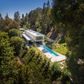 Eingebettet in die Natur von Beverly Hills: Die Coldwater Canyon Residenz