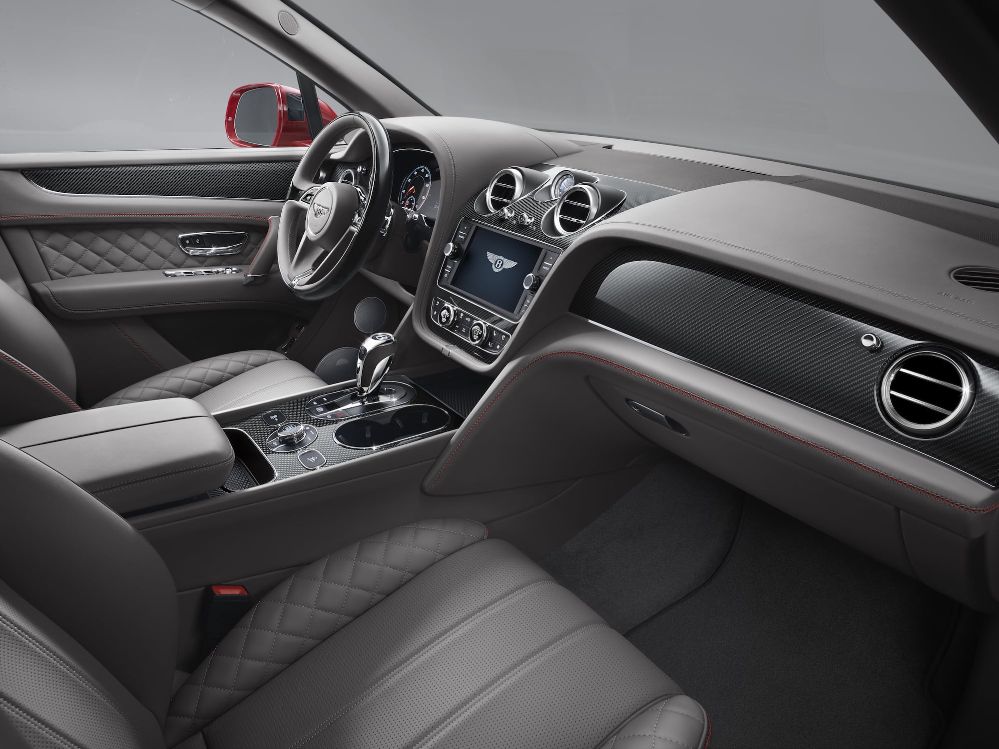 Zwischen Sport und Luxus: Bentley stellt brandneuen Bentayga V8 vor 7