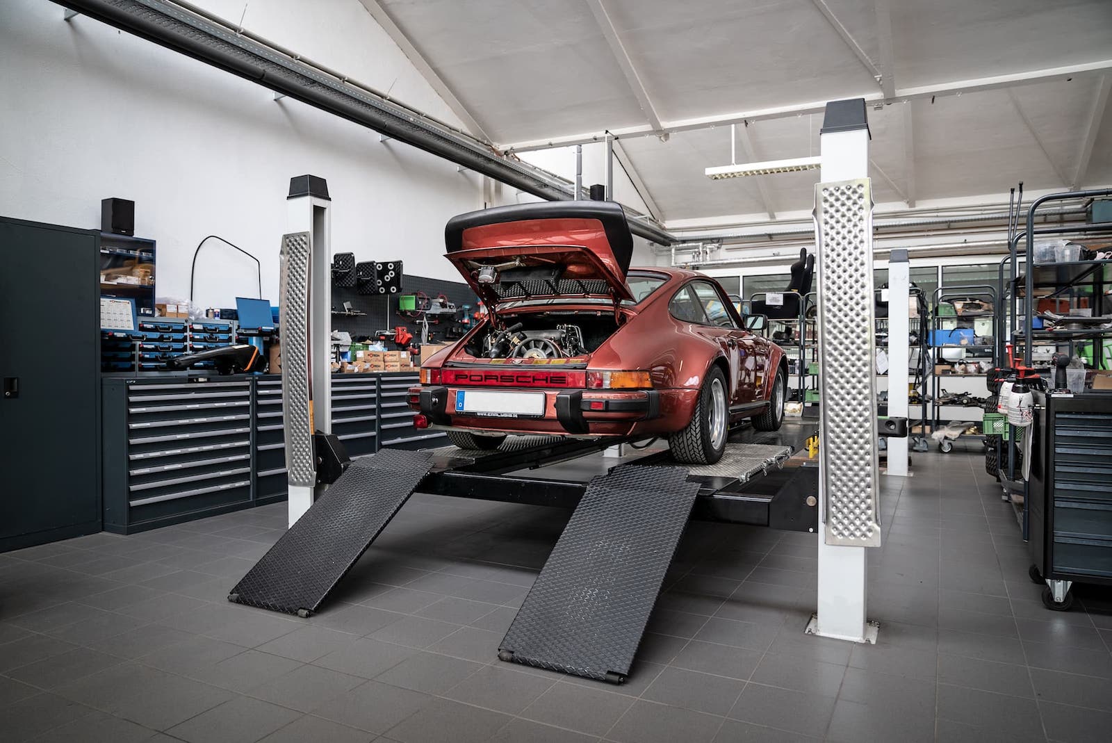 early 911s: Zu Besuch in den beeindruckenden Porsche 911er Hallen von Manfred Hering 14