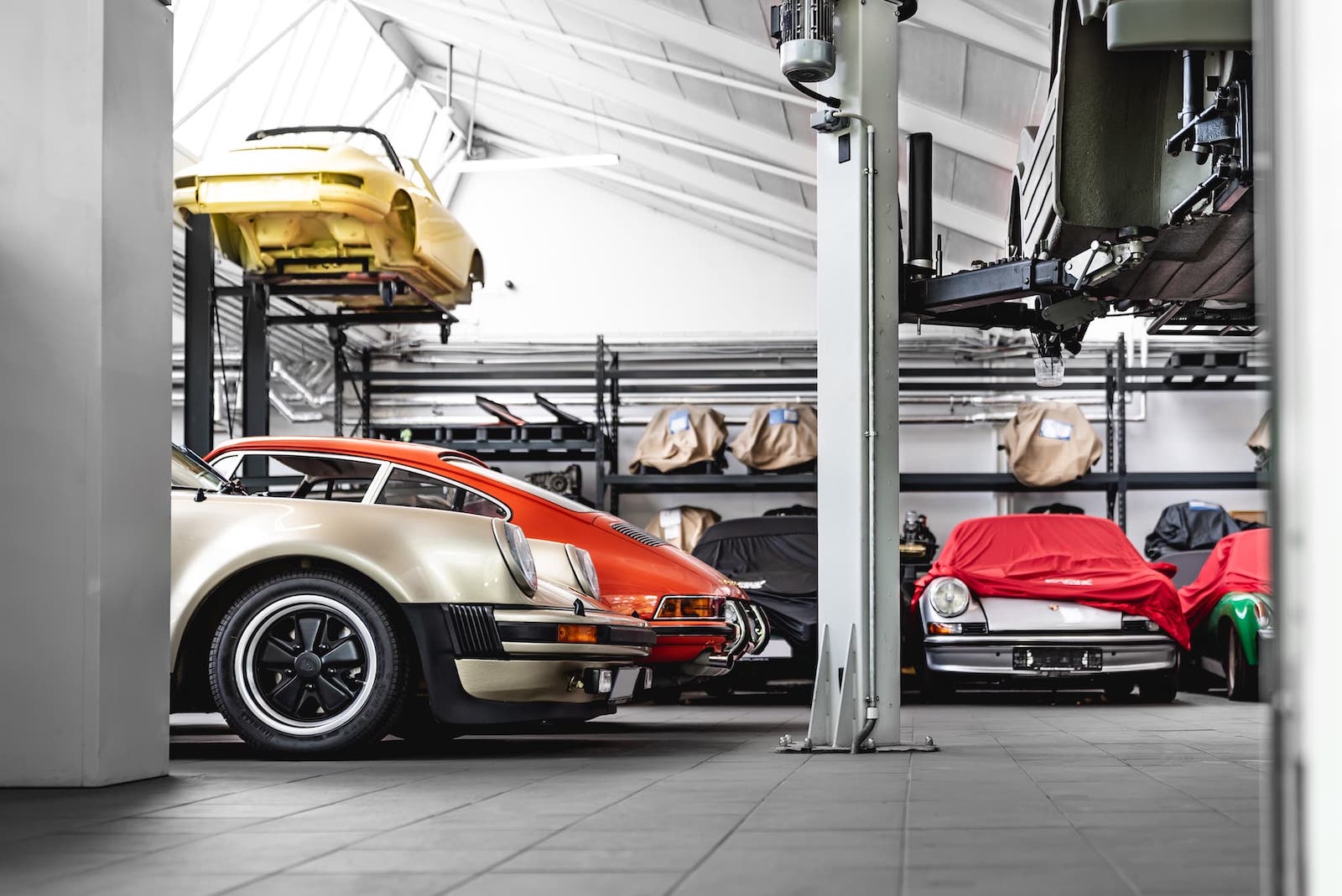 early 911s: Zu Besuch in den beeindruckenden Porsche 911er Hallen von Manfred Hering 3