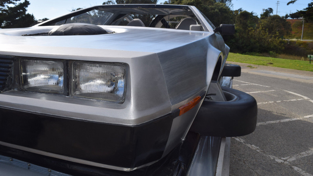 Zurück in die Zukunft: Dieser selbstgebaute DeLorean schwebt über Wasser 5
