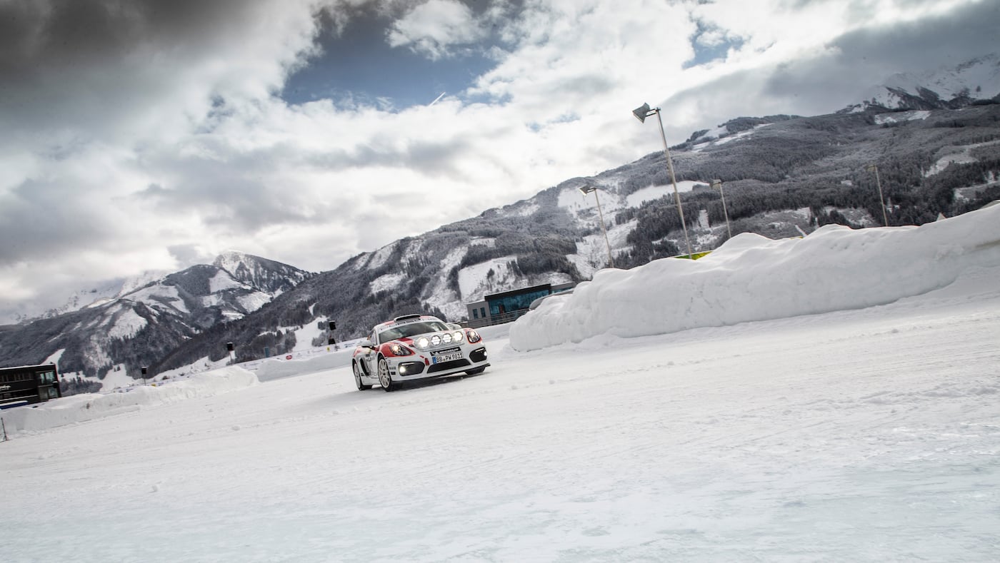 Porsche auf Schnee und Eis: Cayman GT4 Rallye und neuer 911 in den Alpen 6