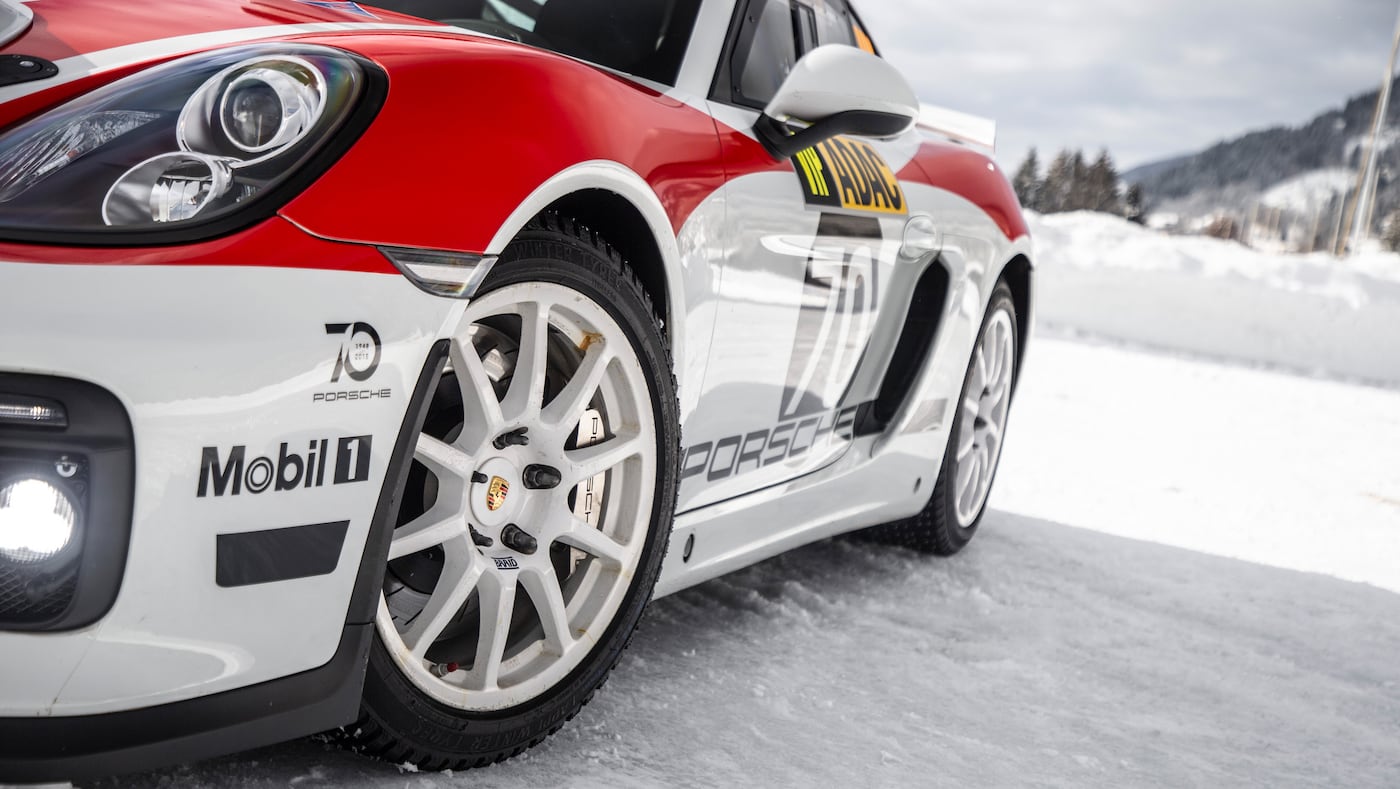 Porsche auf Schnee und Eis: Cayman GT4 Rallye und neuer 911 in den Alpen 13