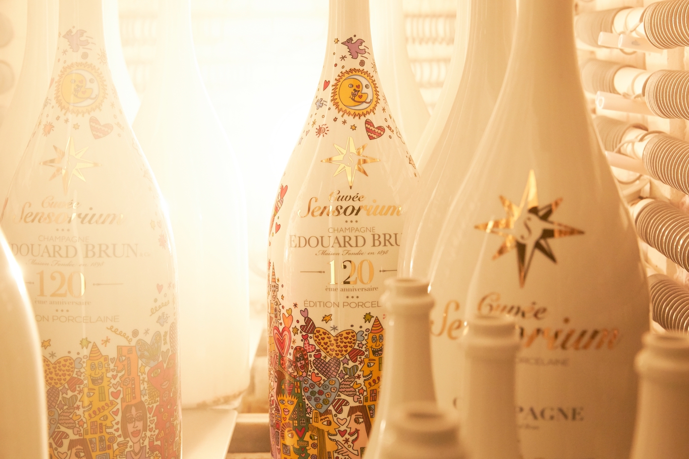 Cuvèe Sensorium stellt ersten Champagner in Porzellanflasche vor 4