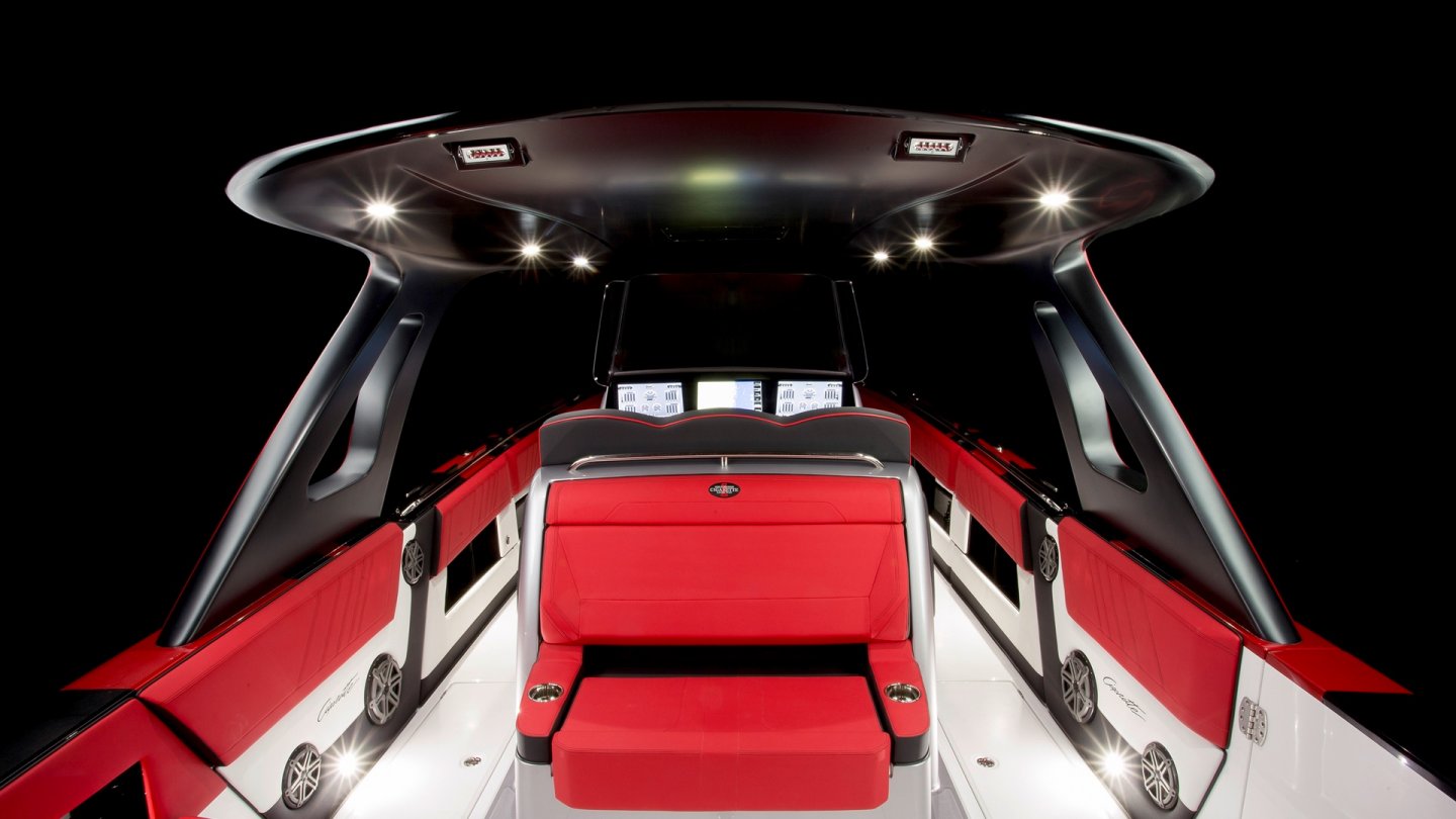 Driving Performance zu Lande und zu Wasser: Das 41‘ AMG Carbon Edition Speed Boat 6