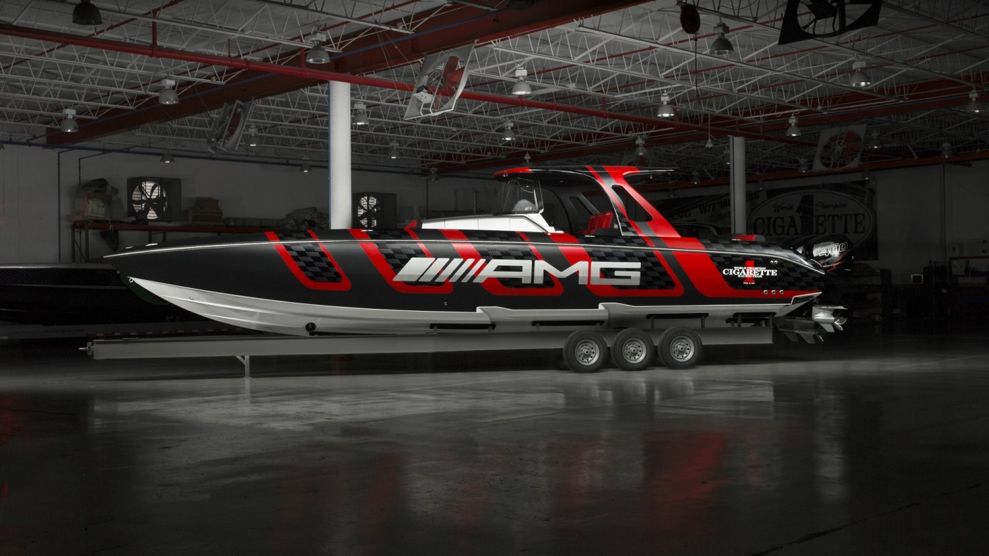 Driving Performance zu Lande und zu Wasser: Das 41‘ AMG Carbon Edition Speed Boat 2