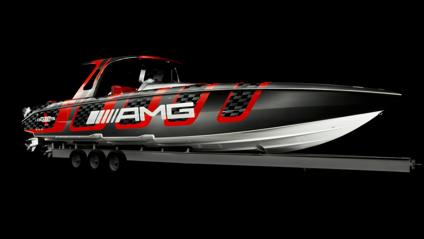 Driving Performance zu Lande und zu Wasser: Das 41‘ AMG Carbon Edition Speed Boat 3
