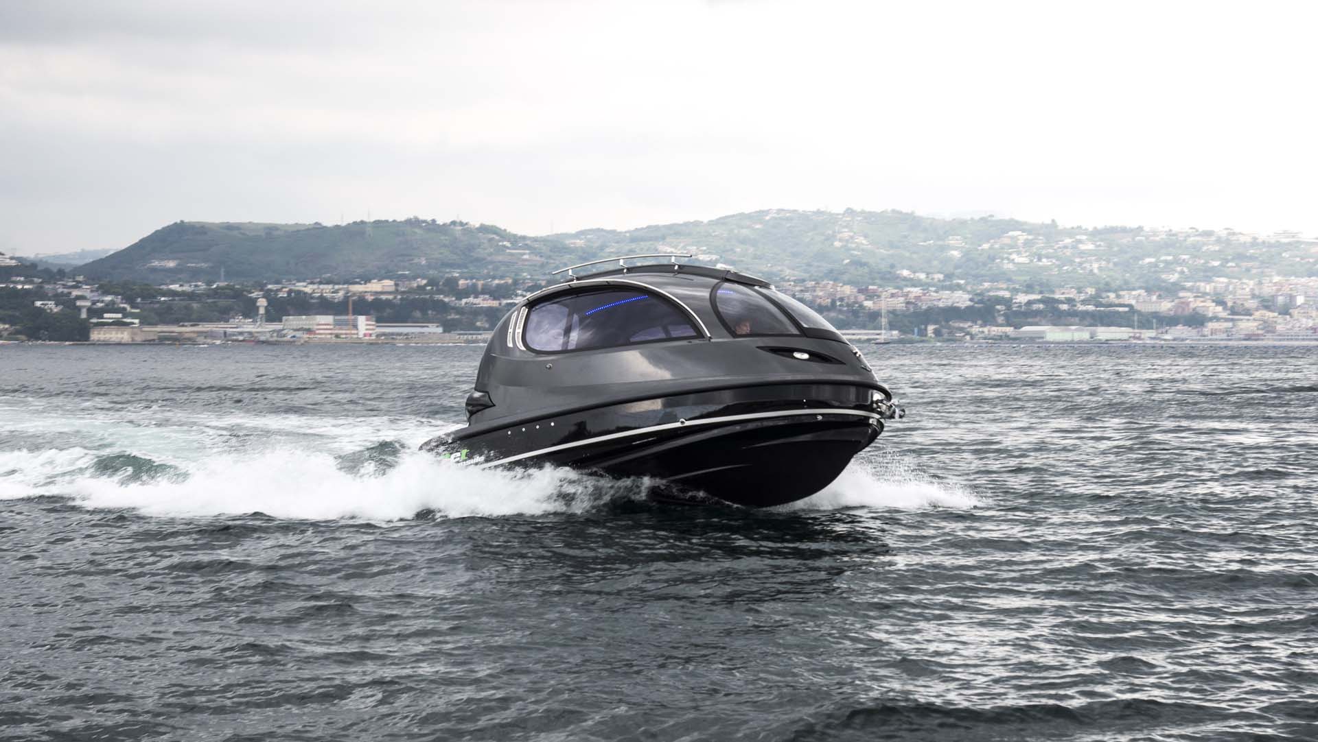 Ein perfektes Spielzeug für den Sommer: Das Jet Capsule Royal Version 011 Motorboot 1