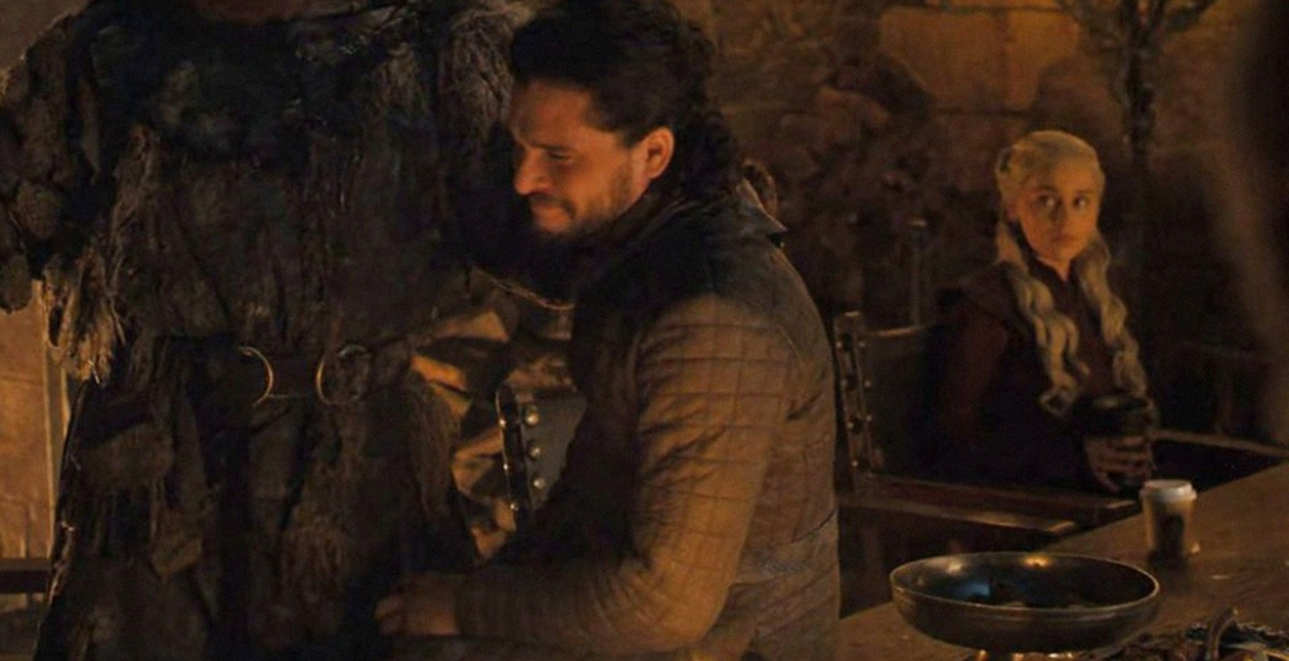 „Game of Thrones“ vergisst einen Starbucks-Becher im Bild und so reagieren die Leute darauf