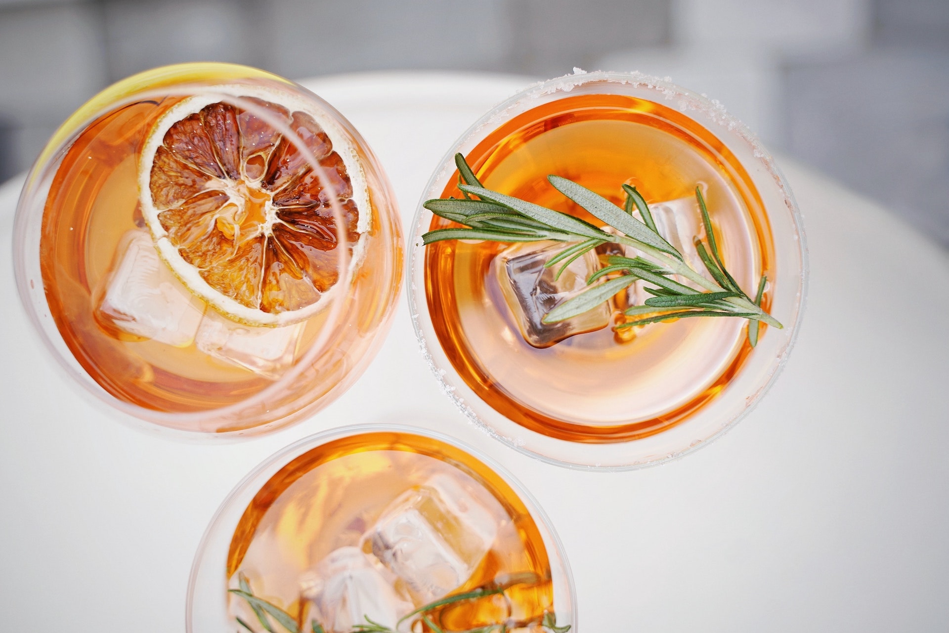 Cocktails mit Eistee: Diese Drinks werden den Sommer 2020 erobern
